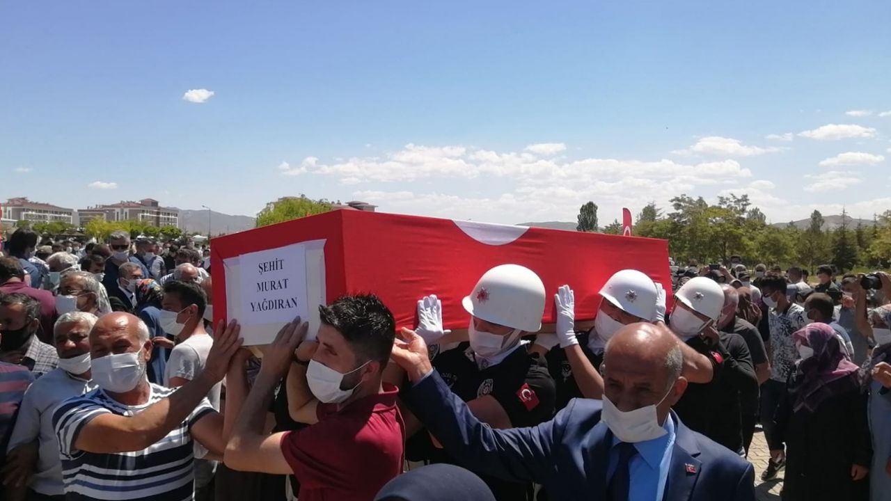 Son dakika... Hain saldırıda şehit düşen işçiler için düzenlenen törende gözyaşları sel oldu 12