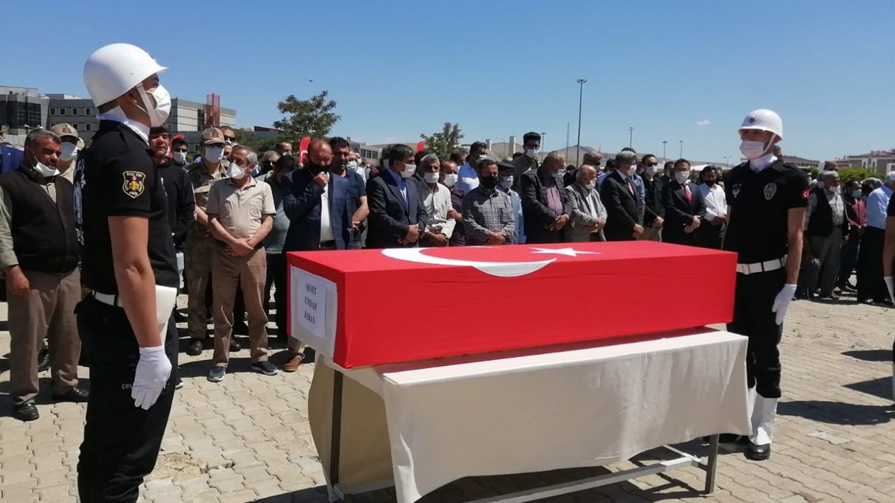 Son dakika... Hain saldırıda şehit düşen işçiler için düzenlenen törende gözyaşları sel oldu 4