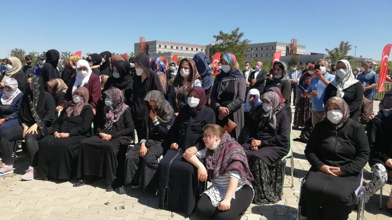 Son dakika... Hain saldırıda şehit düşen işçiler için düzenlenen törende gözyaşları sel oldu 9