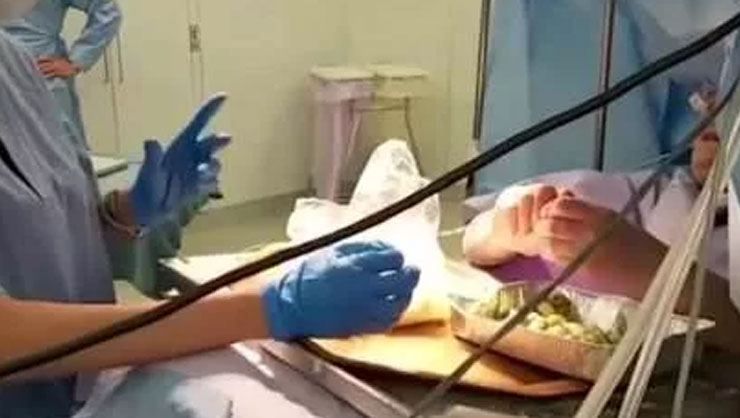 Ameliyatı sırasında dolma yaptı 5