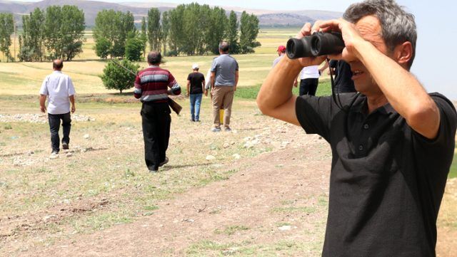 Çorum'da silahlanan köylüler arazide asşlan avına çıktı 9