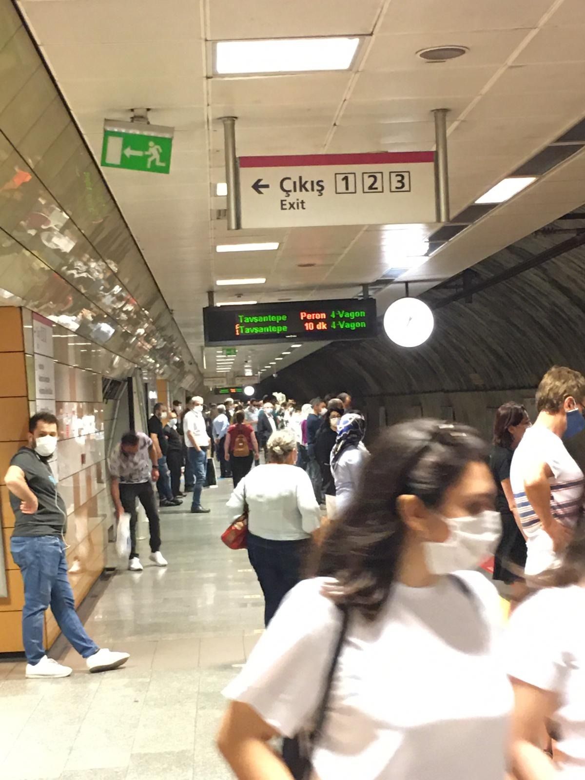 İstanbul Metrosu'ndan skandal kareler! 5