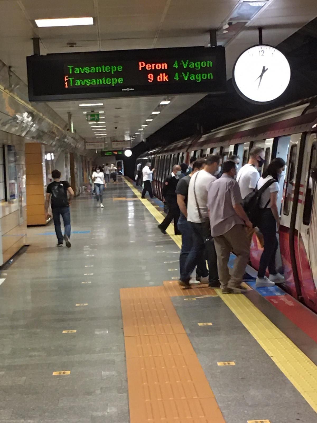 İstanbul Metrosu'ndan skandal kareler! 1