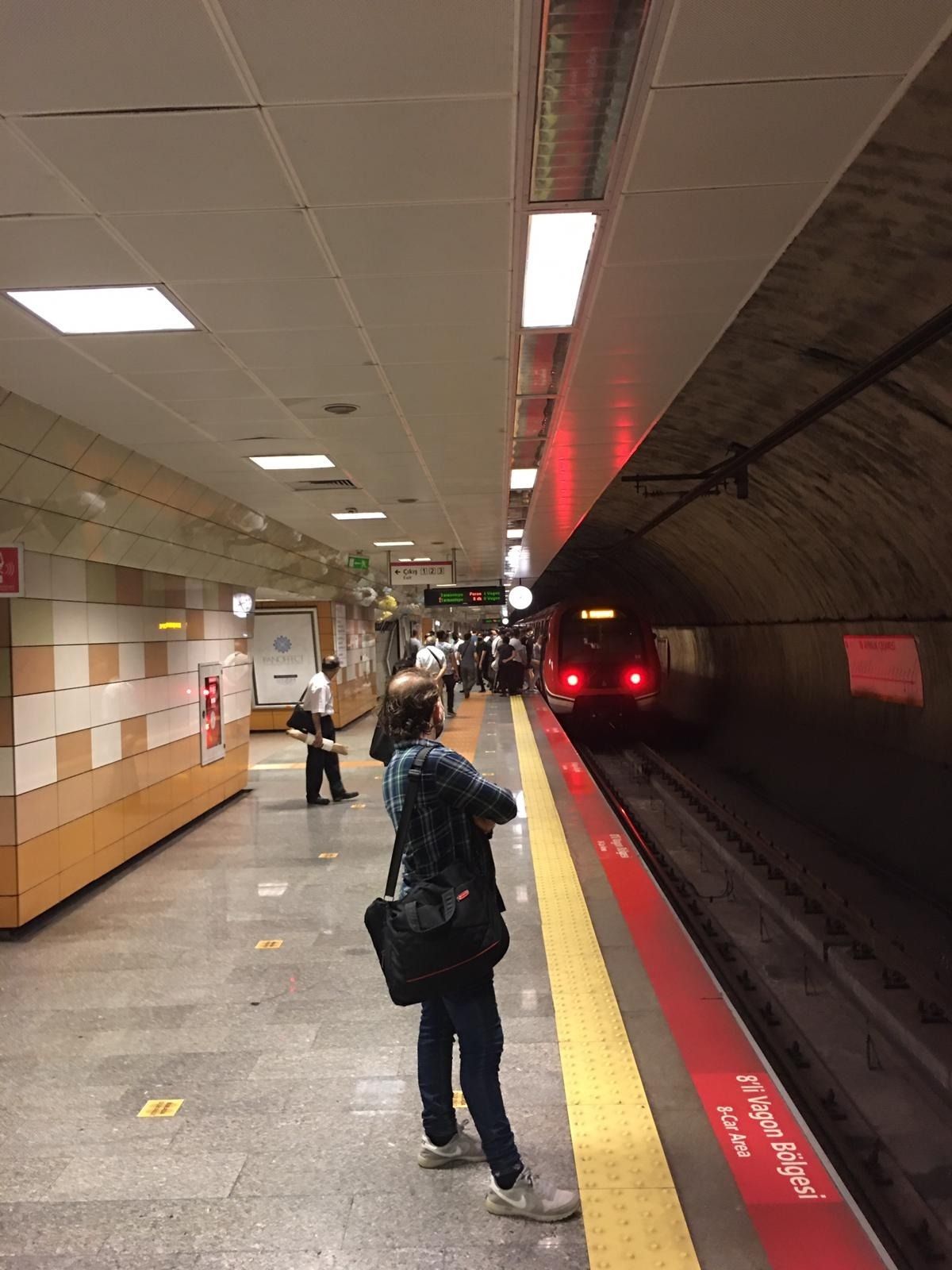 İstanbul Metrosu'ndan skandal kareler! 3