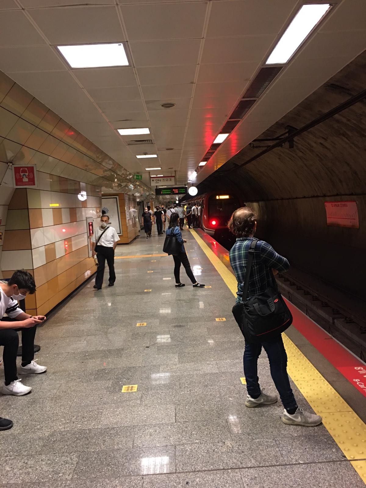 İstanbul Metrosu'ndan skandal kareler! 2