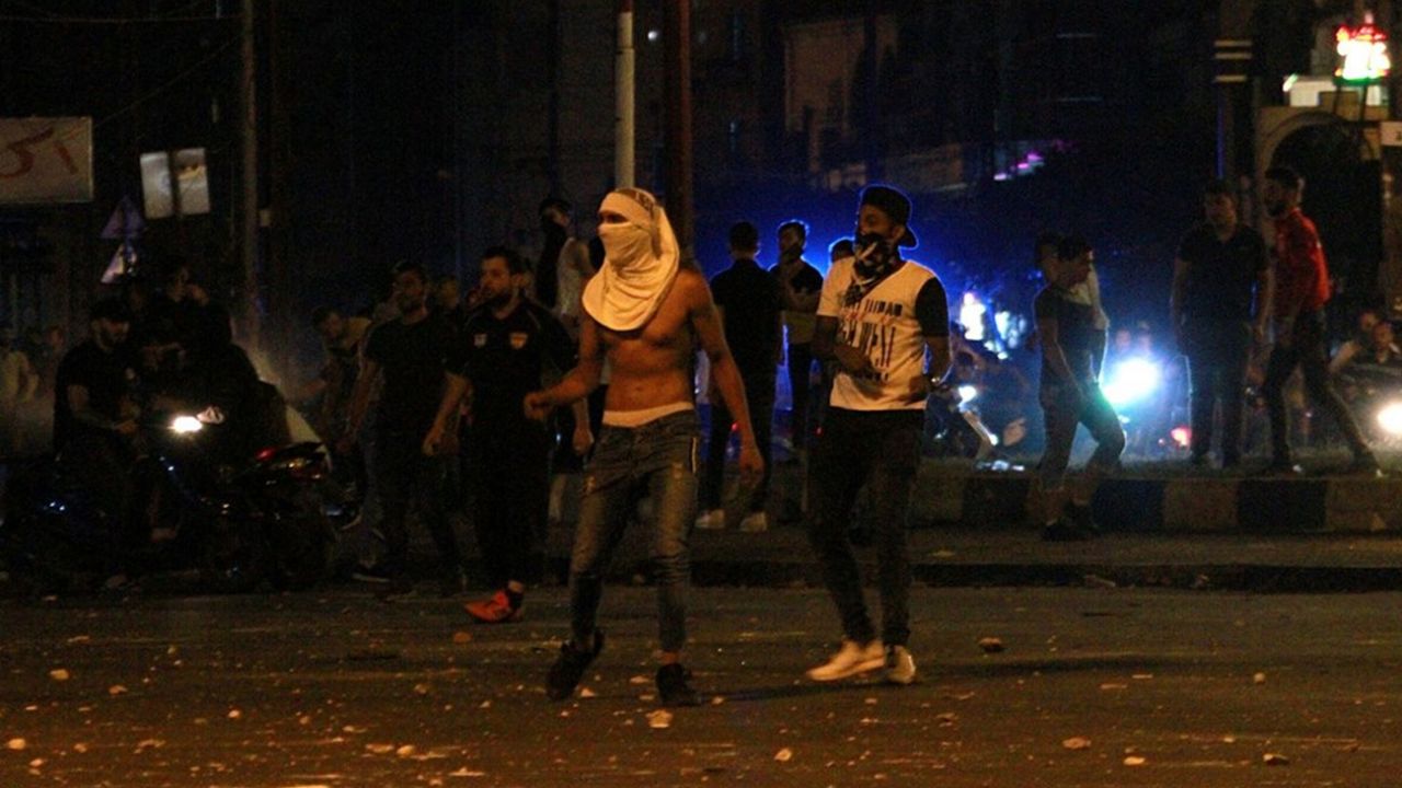 Son dakika... Lübnan'da protestocular Merkez Bankası'na girmeye çalıştı 4