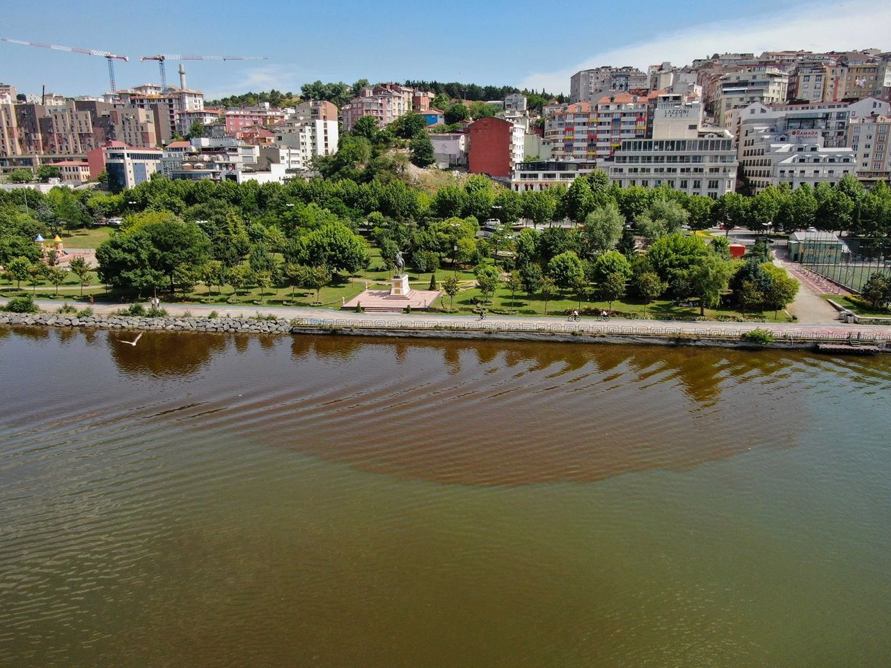 Haliç yeniden çamur deryasına döndü 9