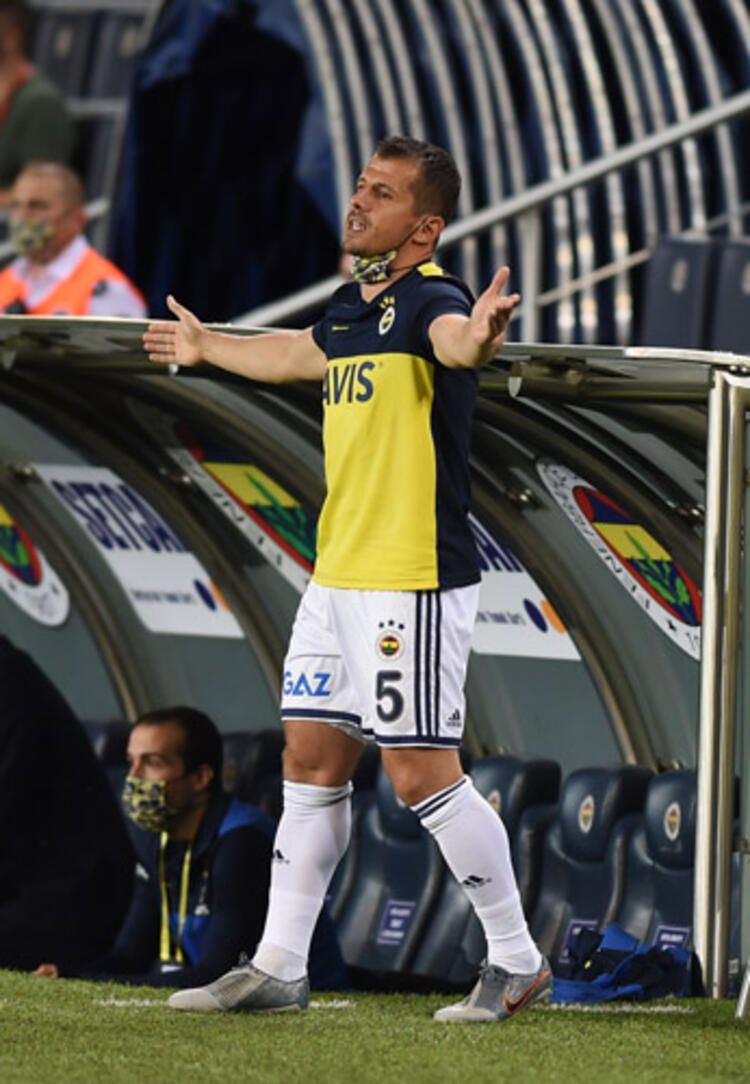 Emre Belözoğlu'nun çıldırdığı an! 11
