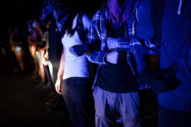 Polis, aracında uyuyan siyahiyi öldürdü 17