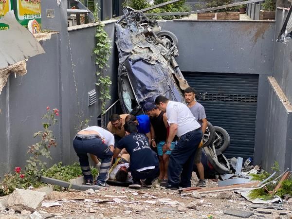 Caddebostan'daki kazada araç garaj boşluğuna düştü 5