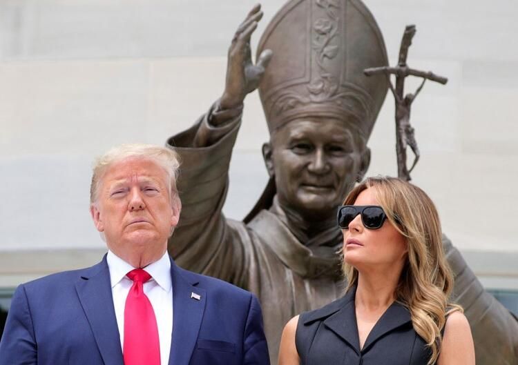 Trump çiftinin sır dolu ilişkisi 22