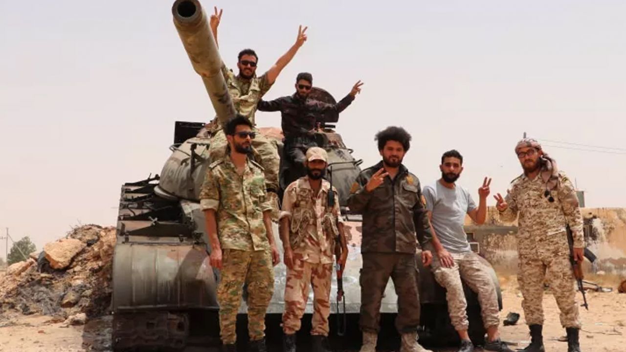 Libya ordusunun cephe hattındaki hazırlıkları böyle görüntülendi! 9
