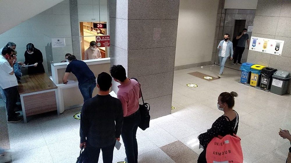 İstanbul Adalet Sarayı'nda yoğunluk başladı! Sosyal mesafe unutuldu 12