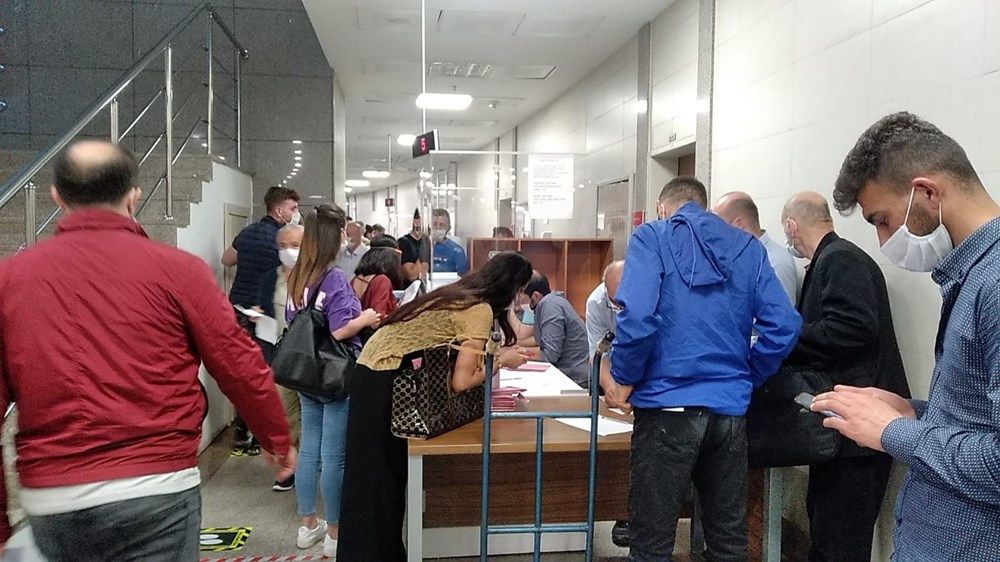İstanbul Adalet Sarayı'nda yoğunluk başladı! Sosyal mesafe unutuldu 3