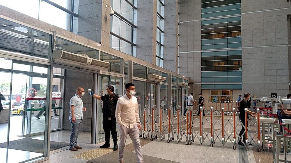 İstanbul Adalet Sarayı'nda yoğunluk başladı! Sosyal mesafe unutuldu 5