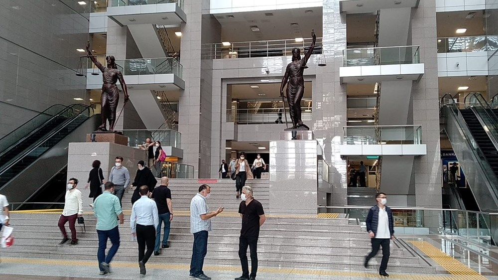 İstanbul Adalet Sarayı'nda yoğunluk başladı! Sosyal mesafe unutuldu 7