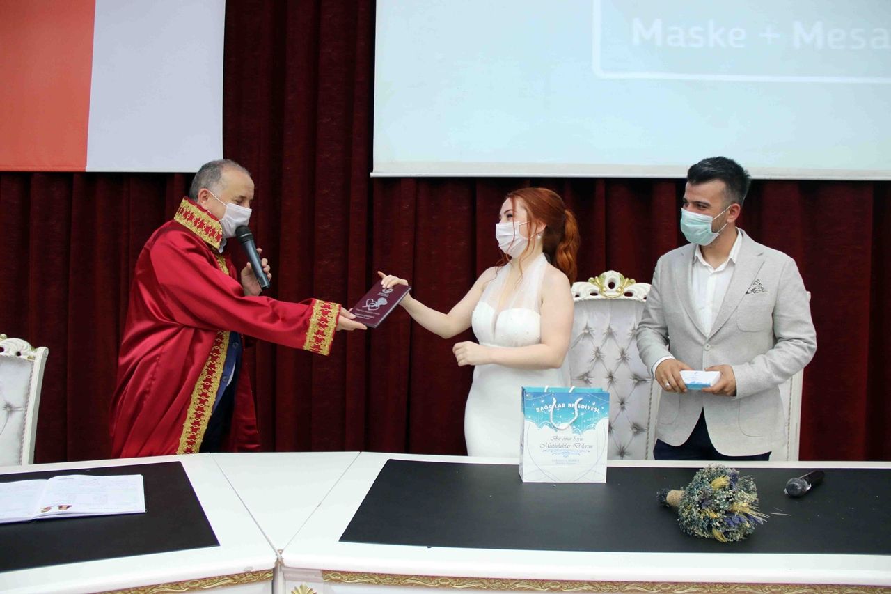 Sosyal mesafeli nikah işlemleri başladı... 9