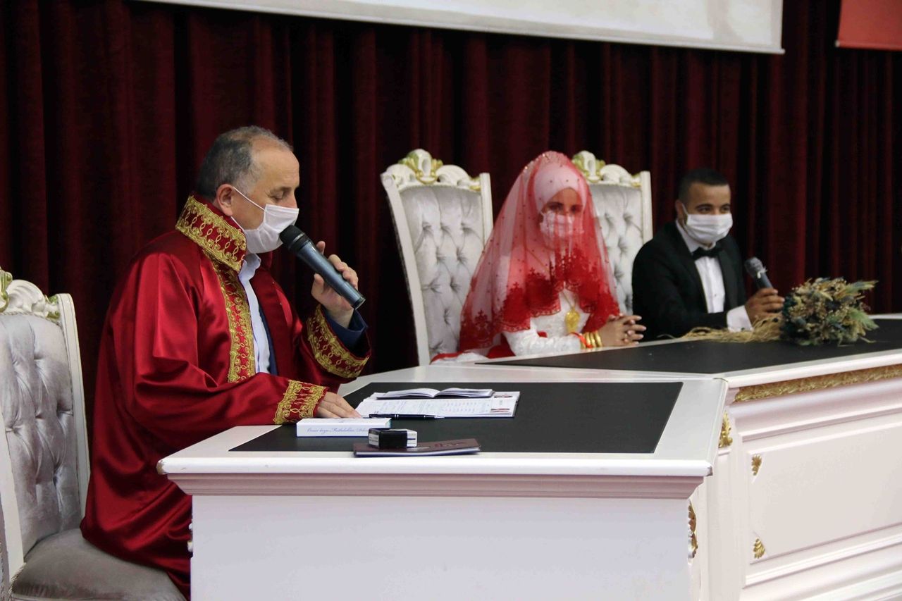 Sosyal mesafeli nikah işlemleri başladı... 7