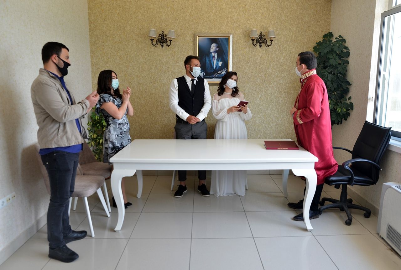 Sosyal mesafeli nikah işlemleri başladı... 4