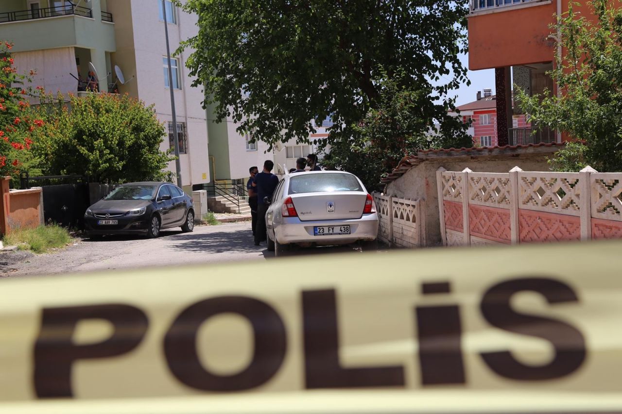 Sınava gelen kızını öldürdü! Kendisini yaraladı 1