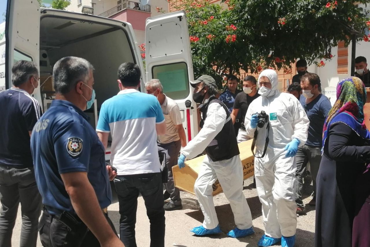 Sınava gelen kızını öldürdü! Kendisini yaraladı 5