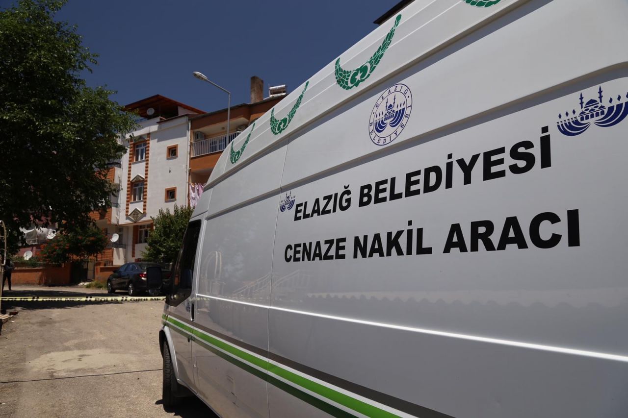 Sınava gelen kızını öldürdü! Kendisini yaraladı 7