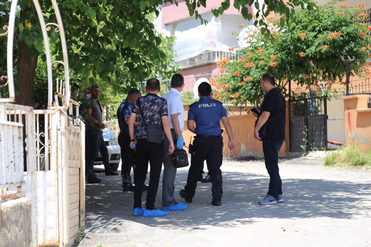 Sınava gelen kızını öldürdü! Kendisini yaraladı 8