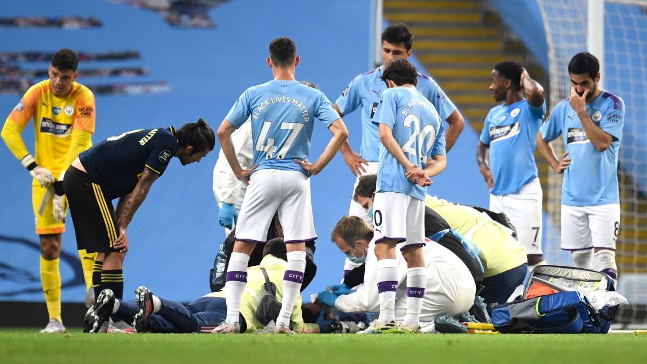 Manchester City'de sakatlık şoku! Oksijen maskesiyle hastaneye götürüldü 8