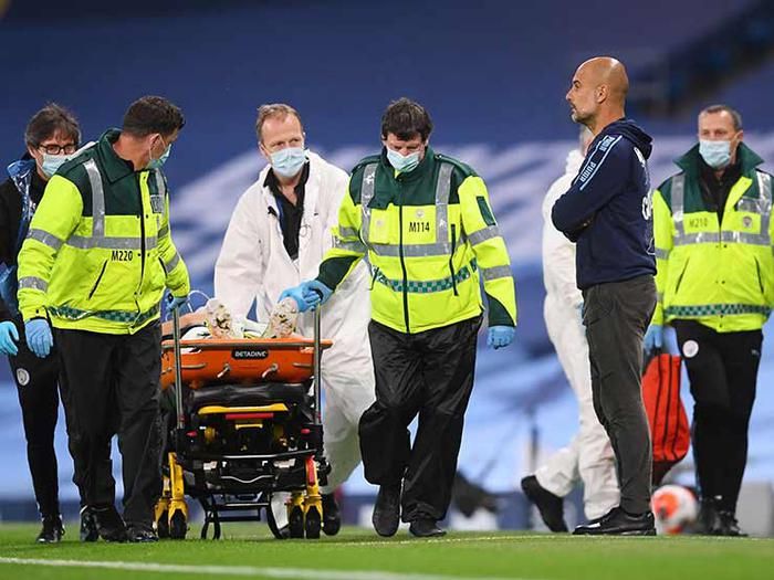 Manchester City'de sakatlık şoku! Oksijen maskesiyle hastaneye götürüldü 3