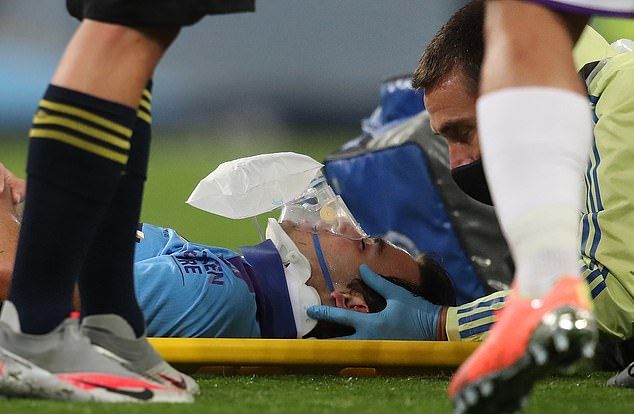 Manchester City'de sakatlık şoku! Oksijen maskesiyle hastaneye götürüldü 7