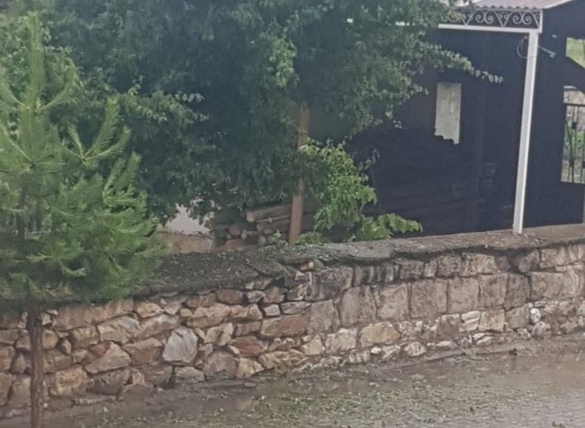 20 dakika yağdı! Tarım arazilerini mahvetti 3