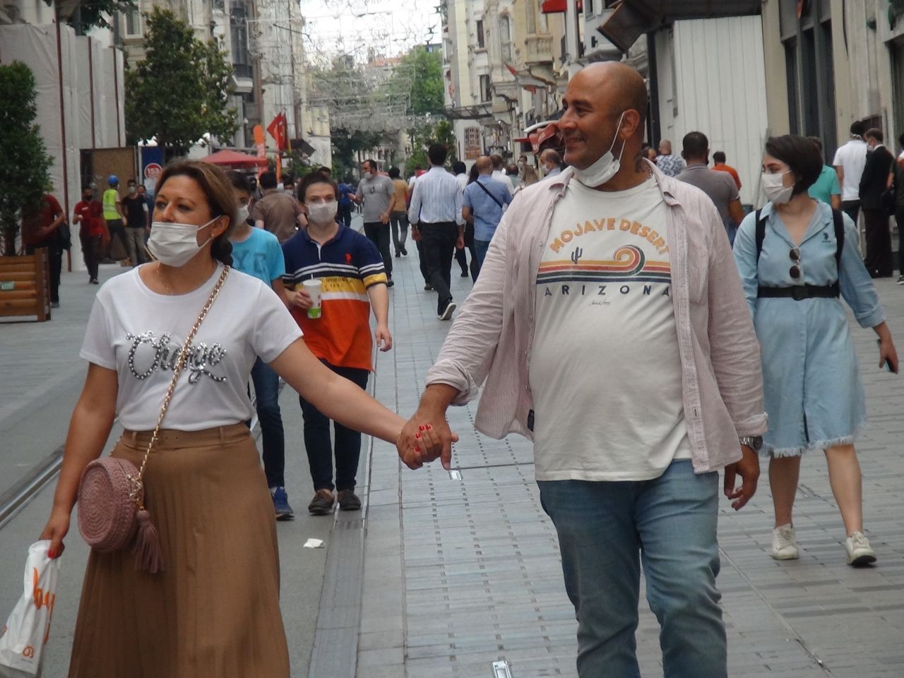 İstiklal yine çene maskeli 7