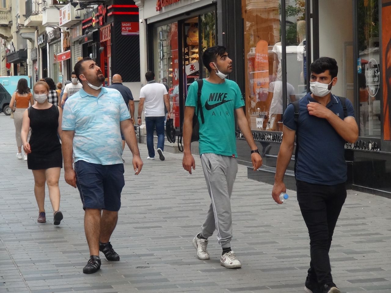İstiklal yine çene maskeli 1