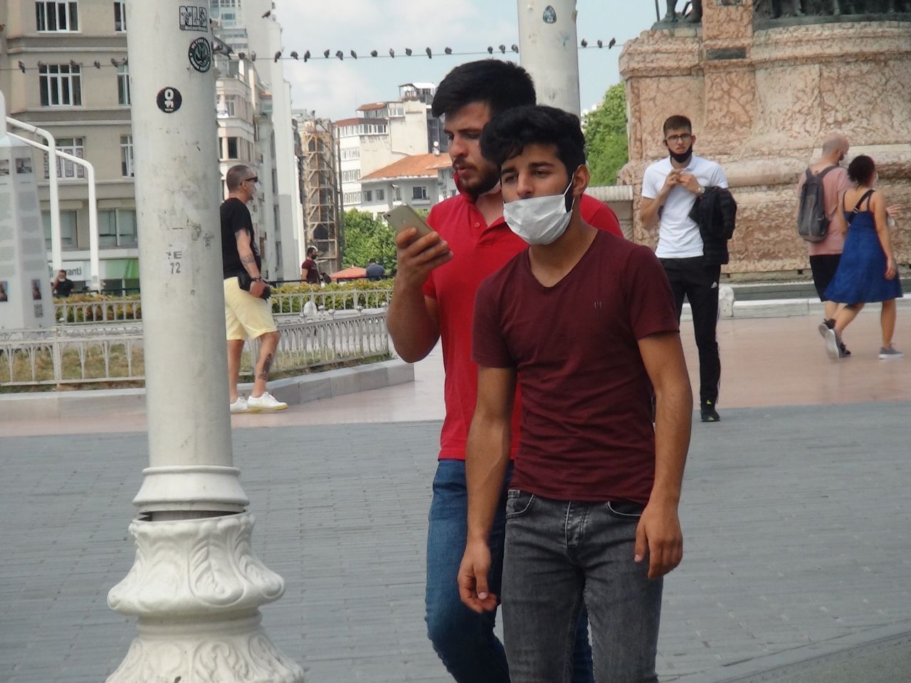 İstiklal yine çene maskeli 2
