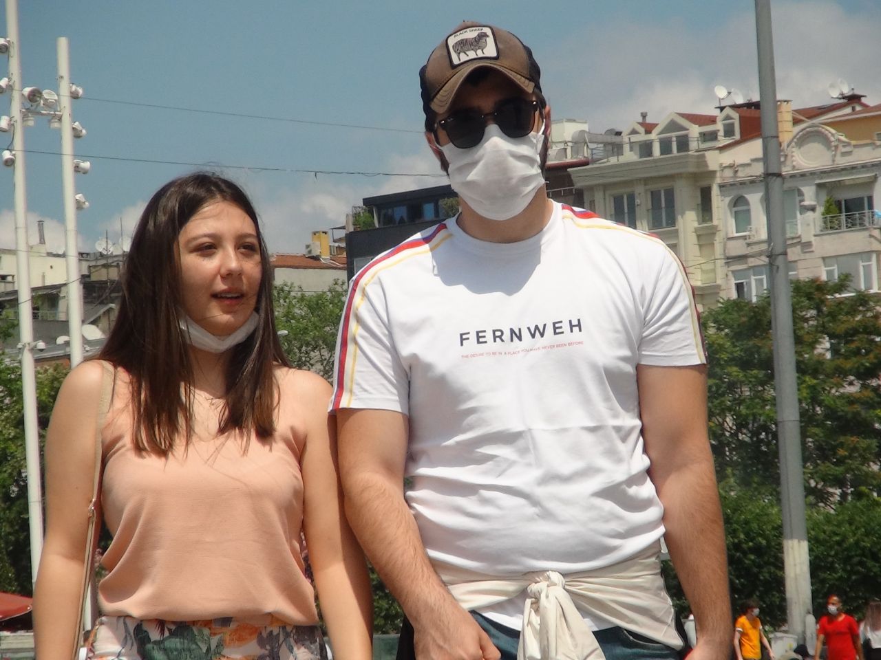 İstiklal yine çene maskeli 4