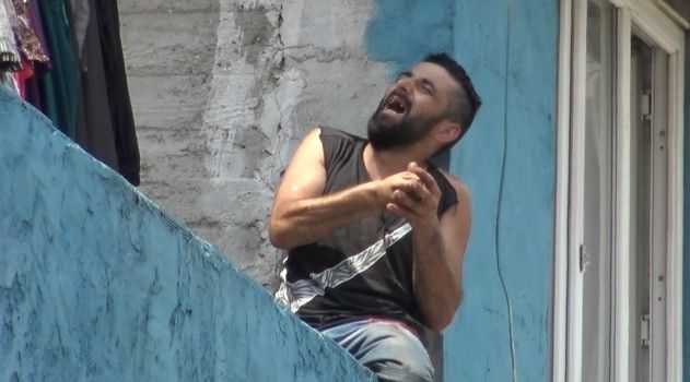 Çatıdaki psikopat dehşeti yaşattı 11