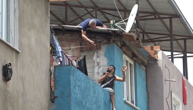 Çatıdaki psikopat dehşeti yaşattı 12