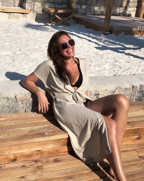 Özge Borak bikinili karesini paylaştı bakın altına ne yazdı! 1