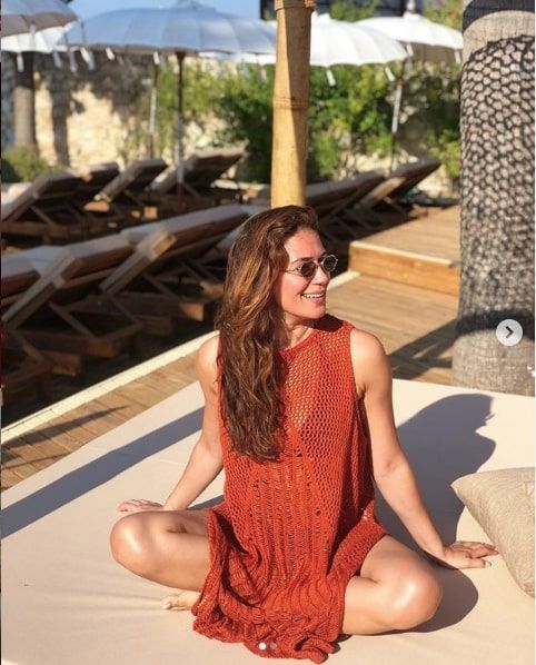 Özge Borak bikinili karesini paylaştı bakın altına ne yazdı! 5