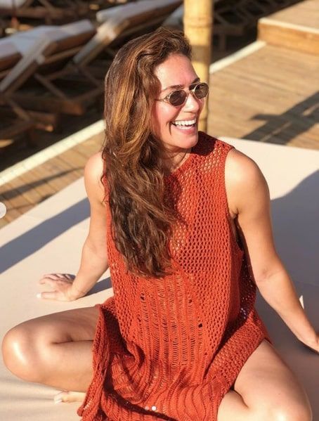 Özge Borak bikinili karesini paylaştı bakın altına ne yazdı! 6