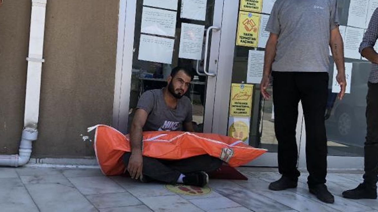 Oğlunun cansız bedeniyle sokakta oturdu 10