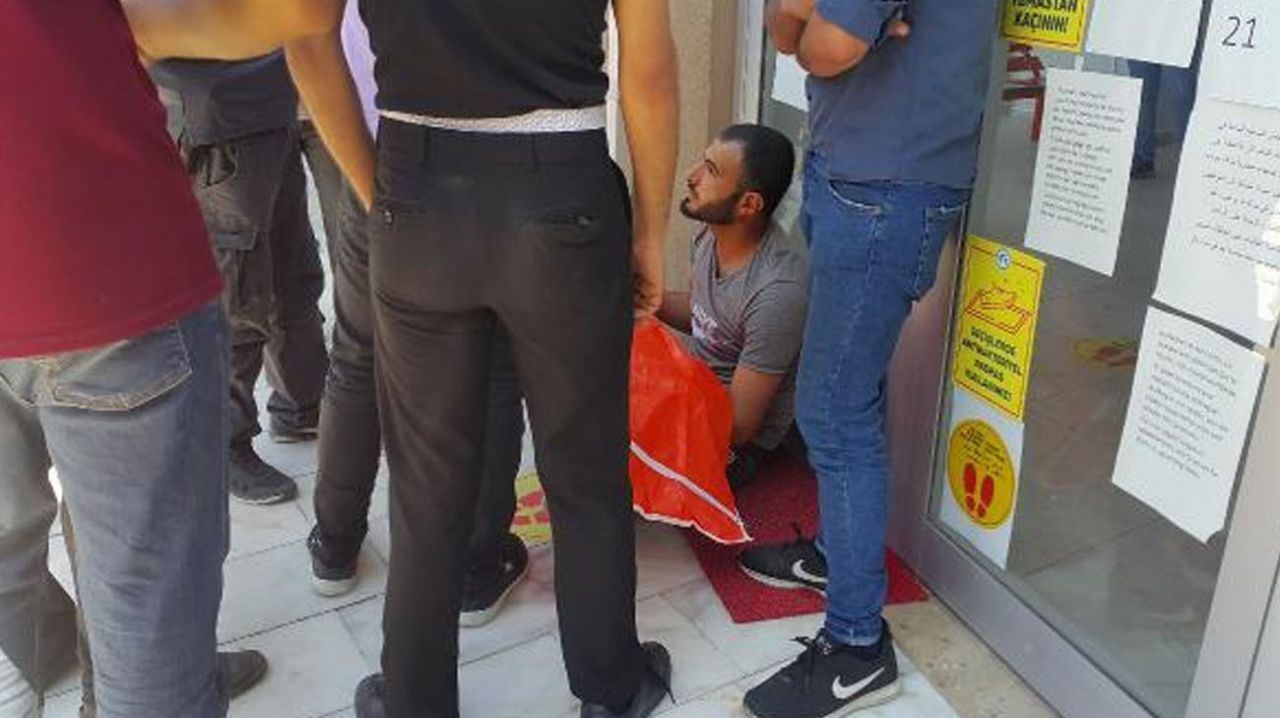 Oğlunun cansız bedeniyle sokakta oturdu 6
