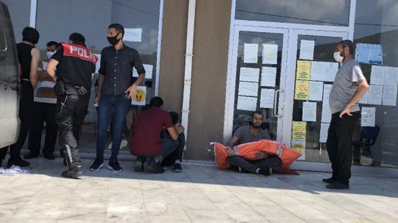 Oğlunun cansız bedeniyle sokakta oturdu 8