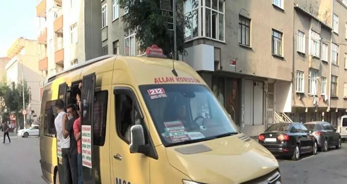 Minibüsten düşüp yeniden biniyorlar 2