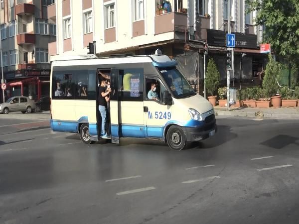 Minibüsten düşüp yeniden biniyorlar 6