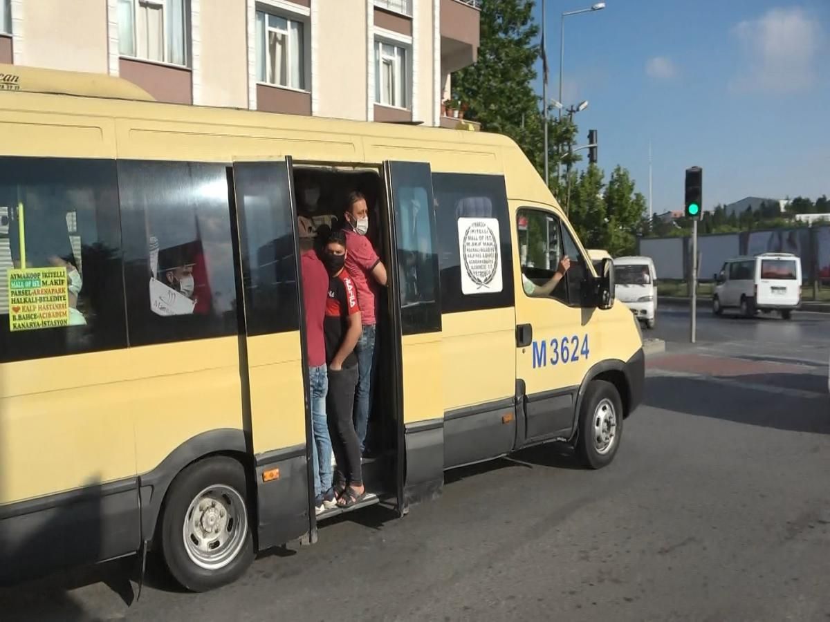 Minibüsten düşüp yeniden biniyorlar 1