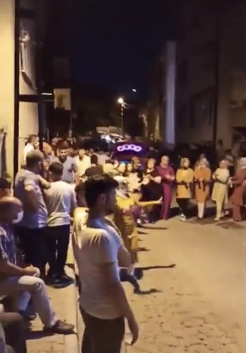 İstanbul’daki düğün eğlencelerinde inanılmaz görüntüler 12