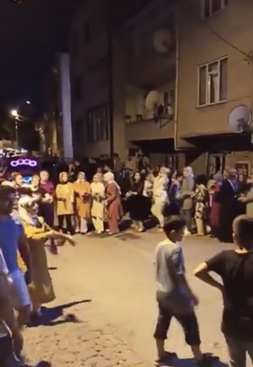 İstanbul’daki düğün eğlencelerinde inanılmaz görüntüler 11