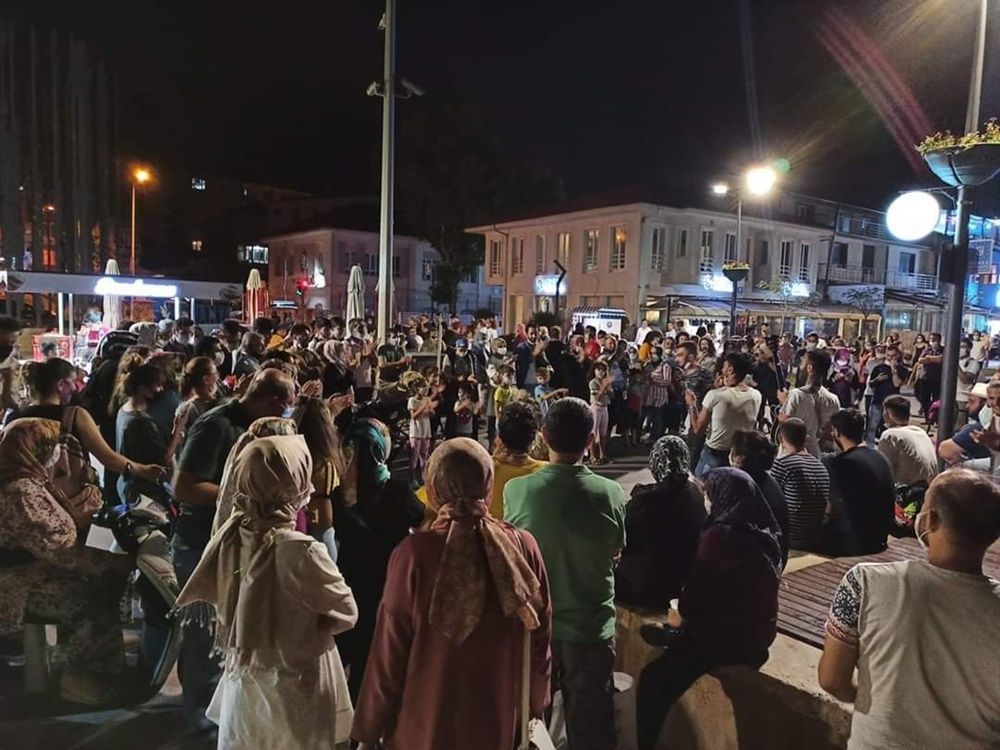 Korona konseri! Bursa'da vurdumduymazlık gırla! 3