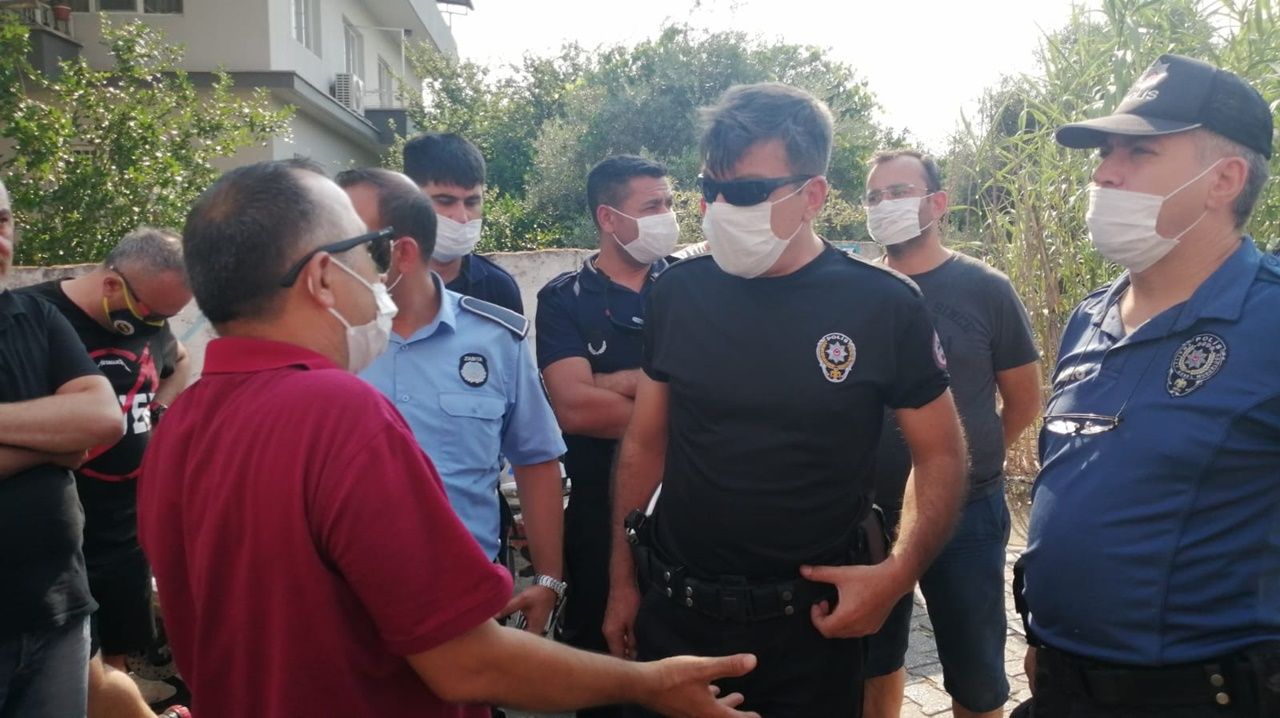 Yolu, kum dökerek trafiğe kapattı 3